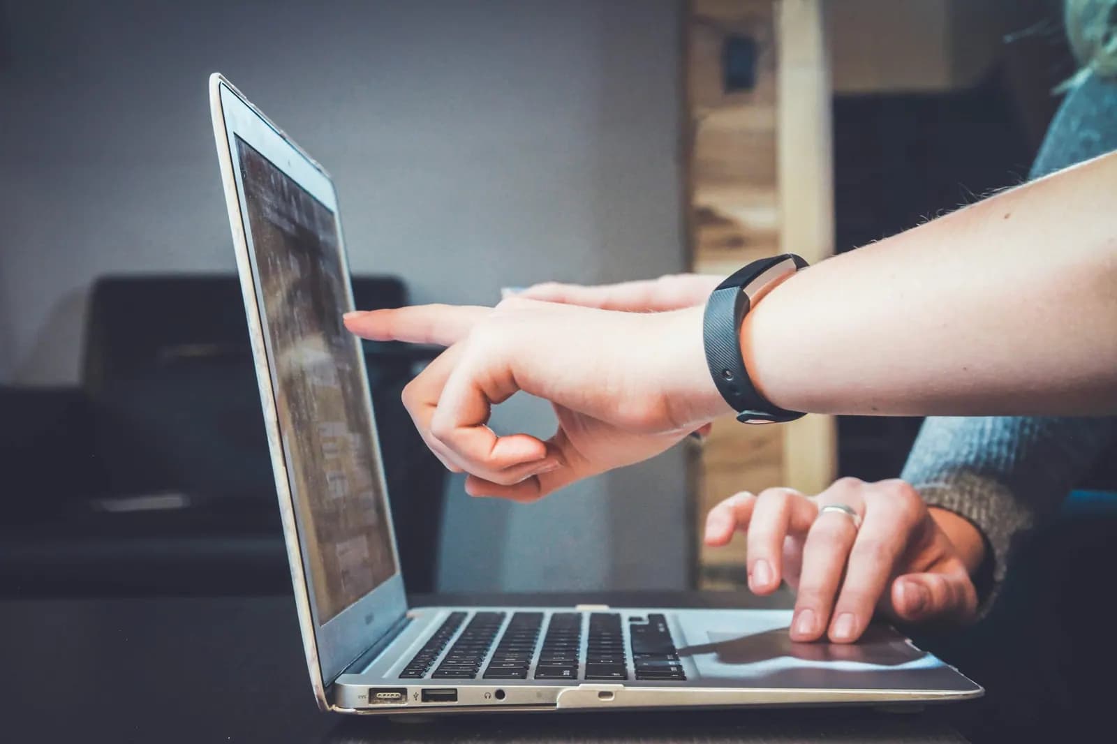 Business laptops prepared for European wholesale buyers